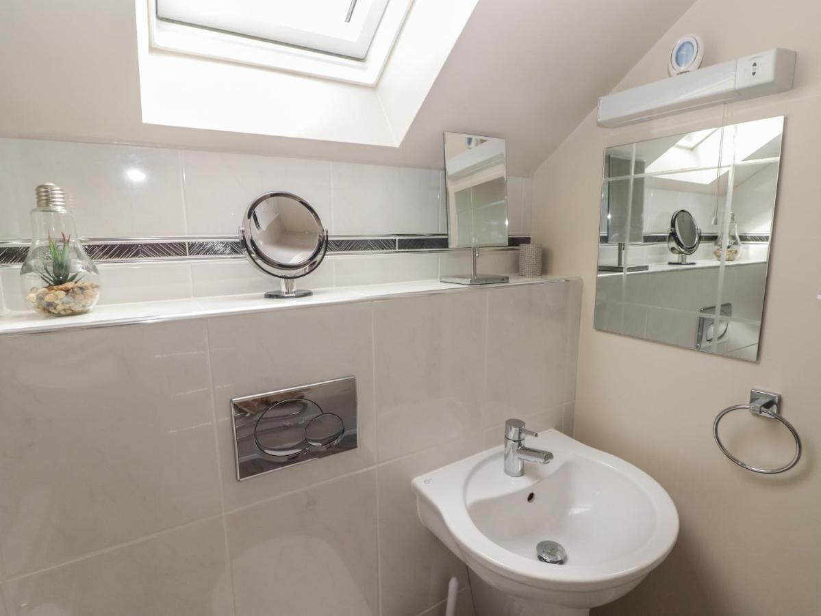 Daffodil Apartment Tenby Bagian luar foto