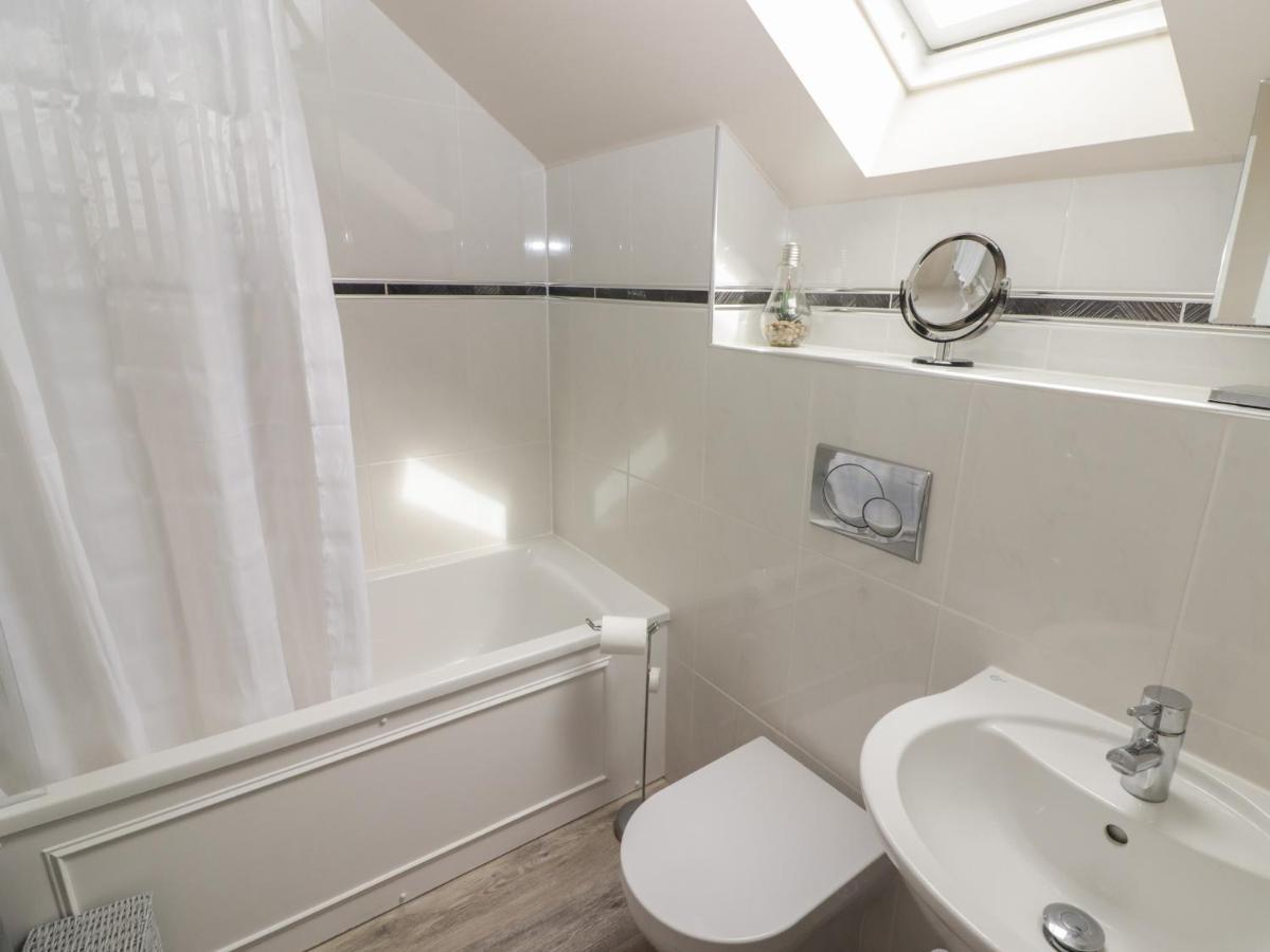 Daffodil Apartment Tenby Bagian luar foto